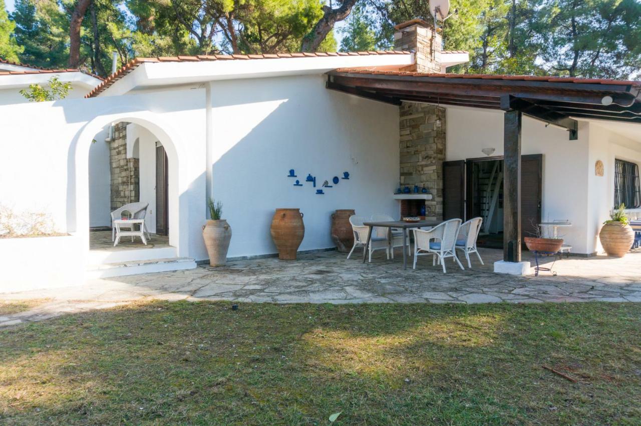 Villa Aurora In Sani With Garden And Pool Екстериор снимка
