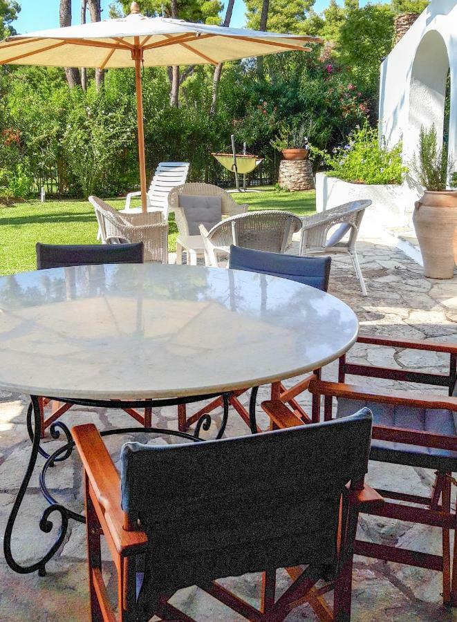 Villa Aurora In Sani With Garden And Pool Екстериор снимка